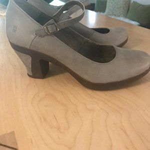 El Naturalista Mary Jane Heels/Pumps —Lightly Used-- Size 38 (US 8)